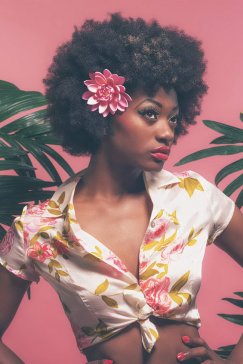 Bayan Modeller Elle Graham